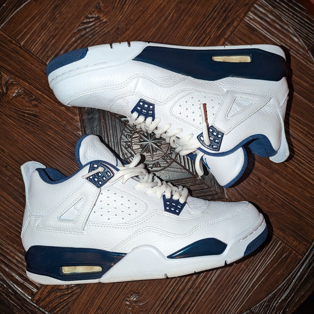 Jordan 4 Columbia